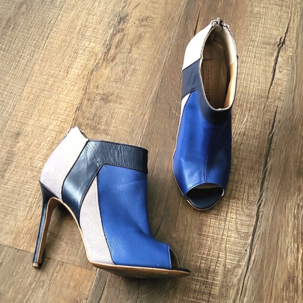 BCBGMAXAZRIA COLORBLOCK PEEP TOE HEEL BOOTIE